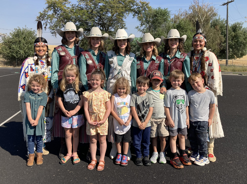 Pendleton Rodeo Court with students